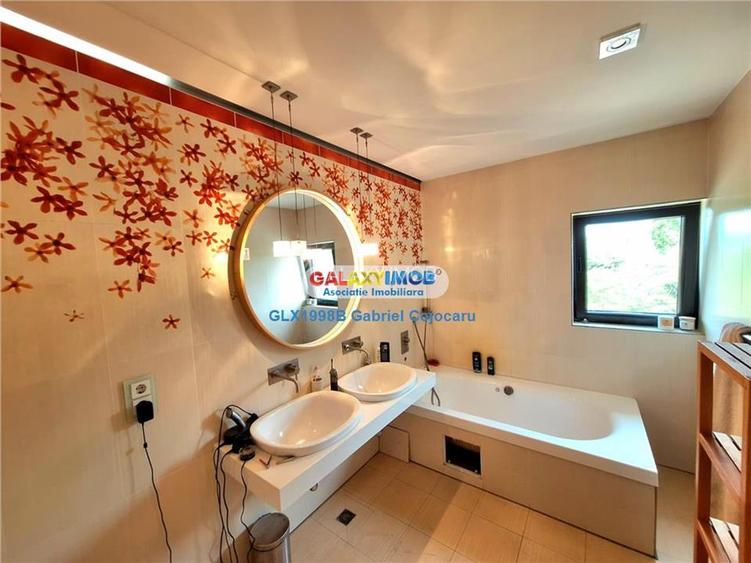 Vila stil florentin pe malul lacului,teren4043mp iesire la lac de 25ml - 30