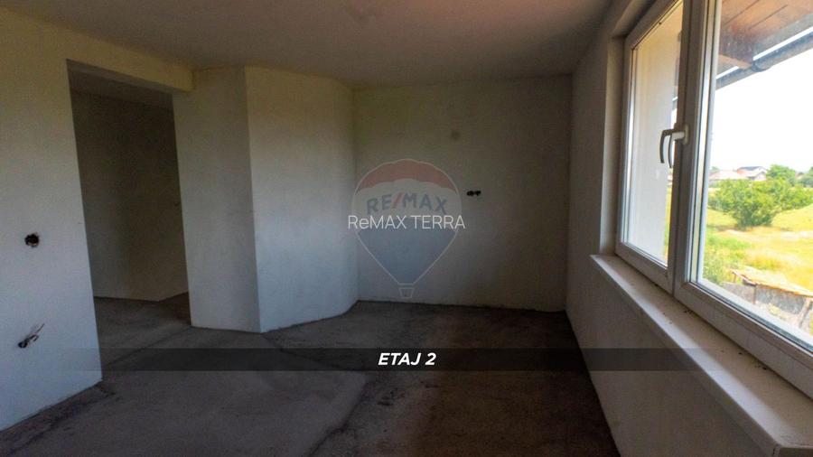 Casă noua de vanzare in Miresu Mare langa centrul de echitatie - 10