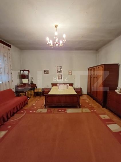 Casa renovabila cu 2 spatii comerciale, 416.6 mp, teren de 781 mp, zona Micro I - 11