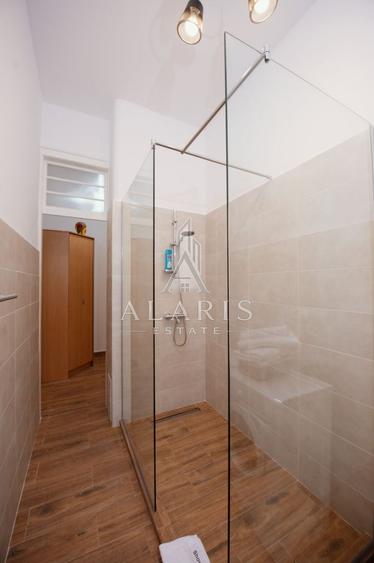 Apartament la casa cu 4 camere, 2 bai, zona Centrala