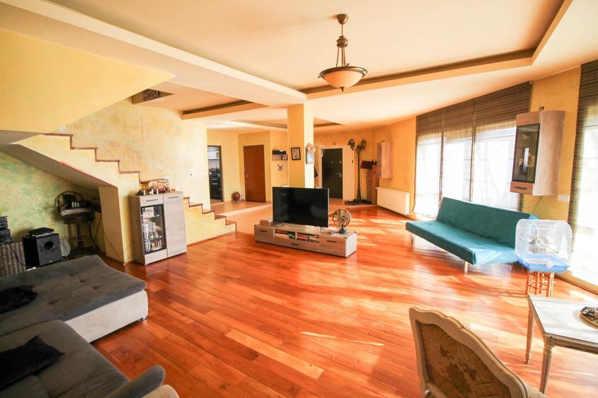Pipera: Vila individuala cu 10 camere si teren de 600mp!