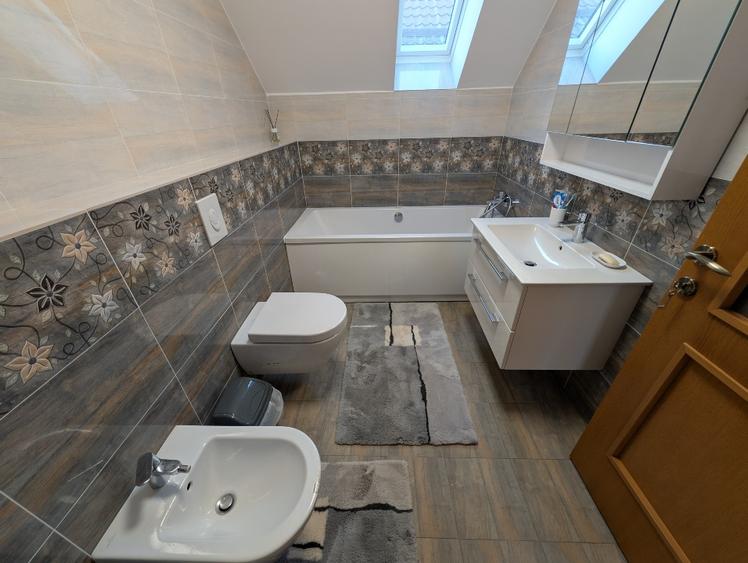Vând casă individuală 4 camere, 160 mp utili