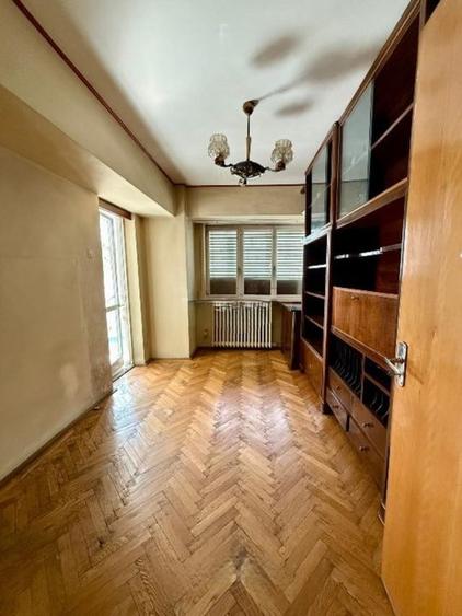 Apartament 4 camere-semidecomandat-spatios-zona Titulescu/Victoriei