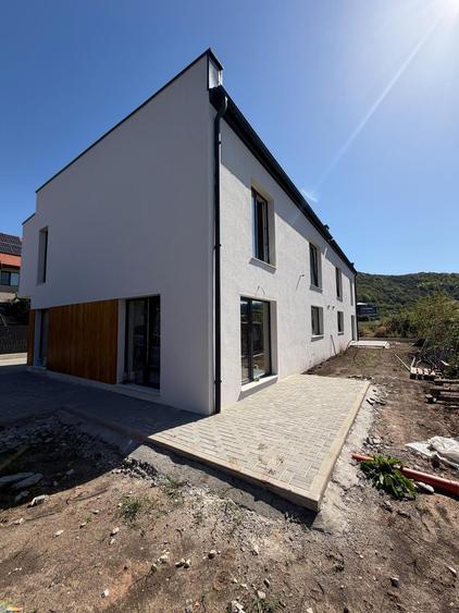 Duplex modern într-o zonă liniștită din Florești – Poligon