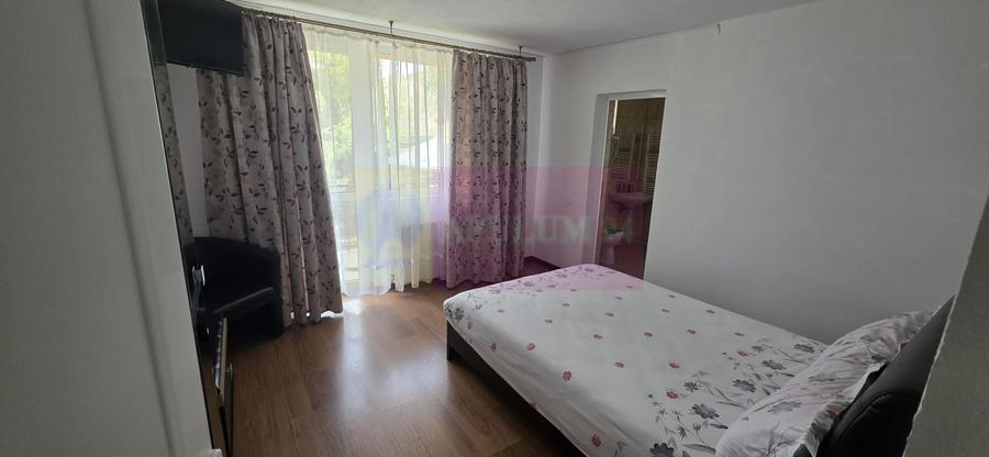 Vila de vânzare cu 8 camere și garaj in Busteni