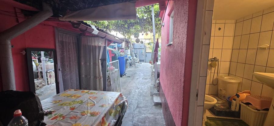 ZONA FAR - KM 4 CASA 4 CAMERE IDEAL INVESTITIE PRET 68.500 EURO