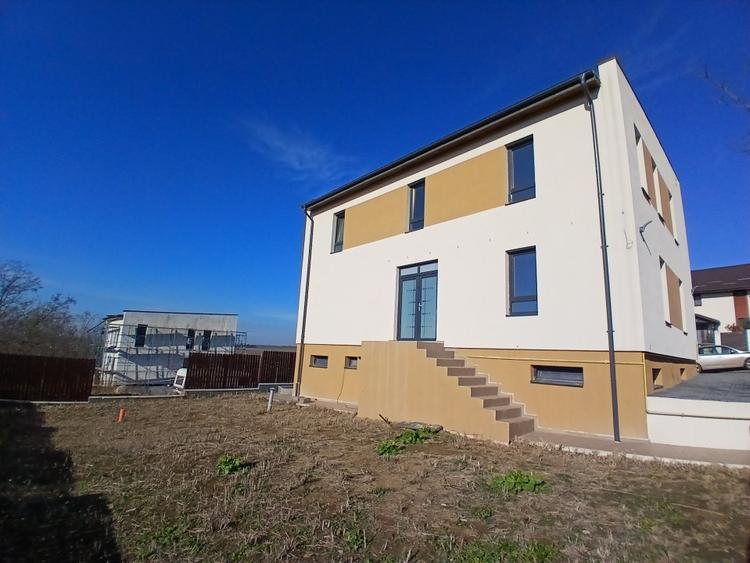 Vila D+P+1E, 270mp utili pretabila si ca spatiu zona Valea Lupului