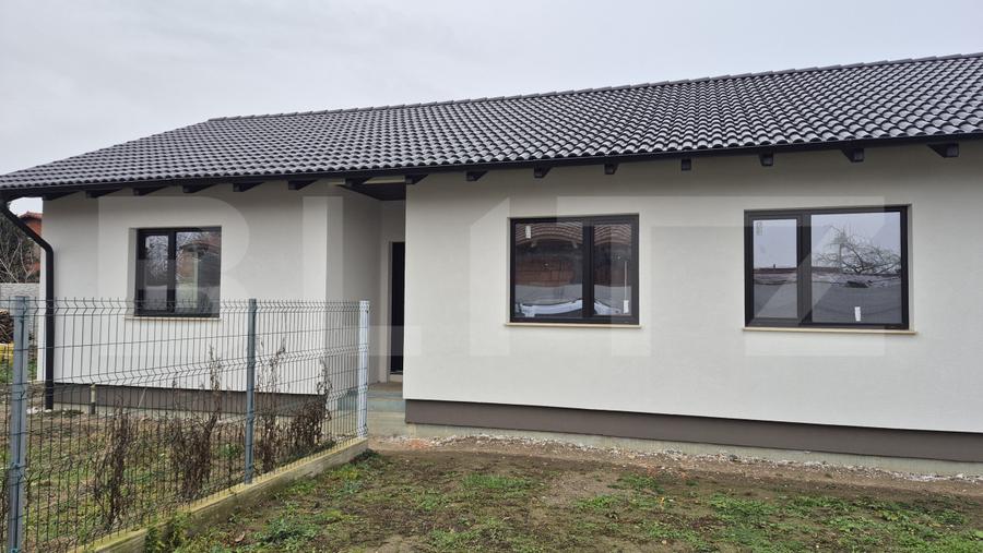 Casa cu 4 camere semifinisata, 92 mp, teren 400 mp, in localitatea Vetis