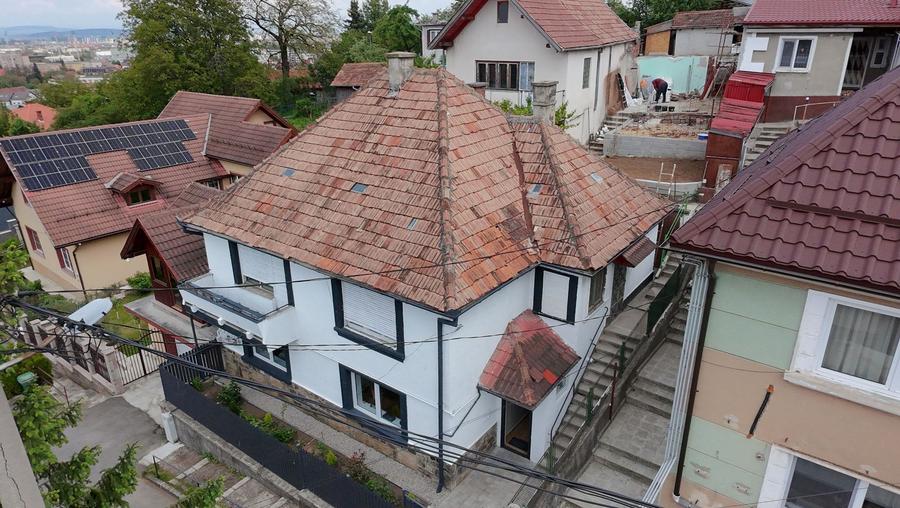 Apartament cu 2 camere cu curte si garaj - Brasovul Vechi - Str Soimului