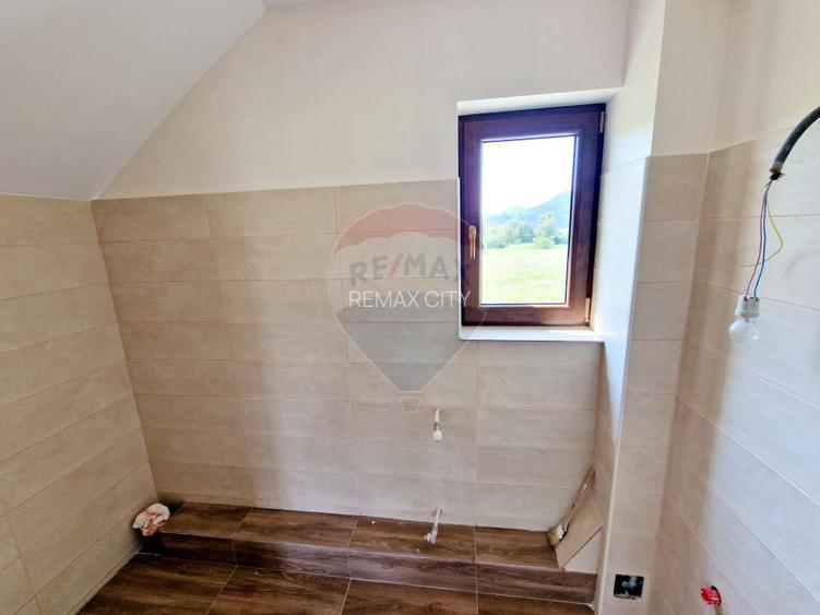 Casă / Vilă cu 8 camere de vânzare în zona Balaur - 3