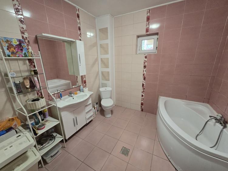 Casa in cart. 23 August, constructie 2012, supra. 250mp, mob/utilata.