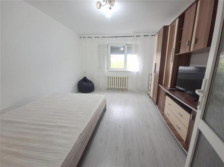 Garsoniera renovata, mobilata si utilata, etajul 3 din 4
