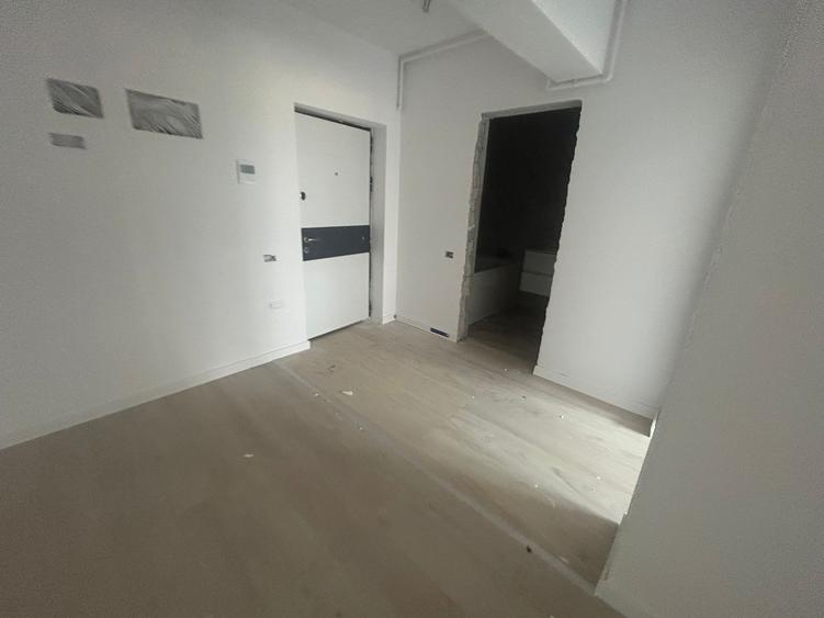 Apartament 3 camere decomandat, 35mp curte proprie, metrou Berceni