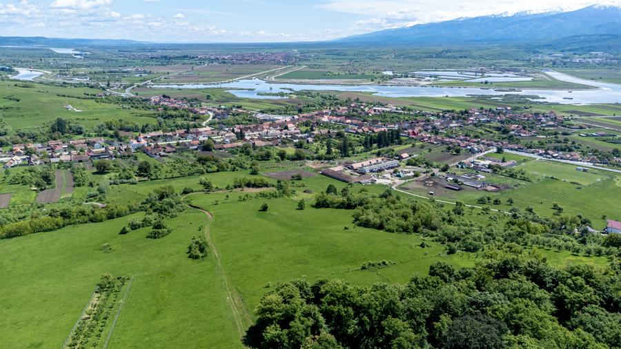 Teren 500 mp în Bradu, Sibiu – 7500 € – Zonă liniștită, priveliște munte