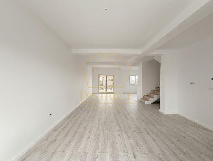 Duplex cu 4 camere despărțit prin camera tehnica | Mosnita Noua