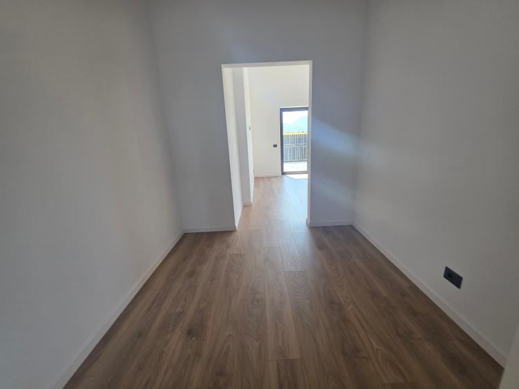 Vand casa noua pe parter in Izvor Tarlungeni, 500 mp teren si finisaje premium