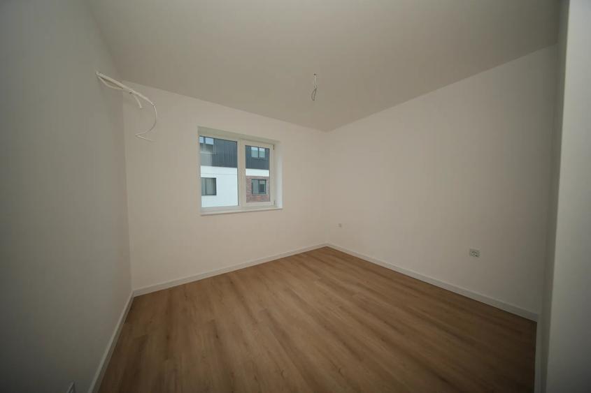 2 CAMERE CU GRADINA DE 30 MP - PIPERA