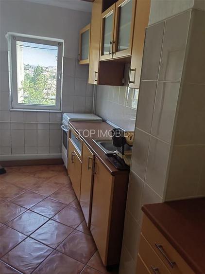Etaj intermediar, 4 camere decomandat, bloc din 1980 zona Dacia - 7