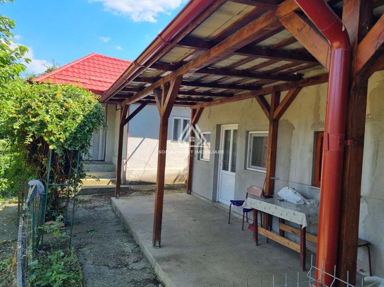 CASĂ LA ȚARĂ, SÂMBOLENI, COMUNA CAMARAȘU