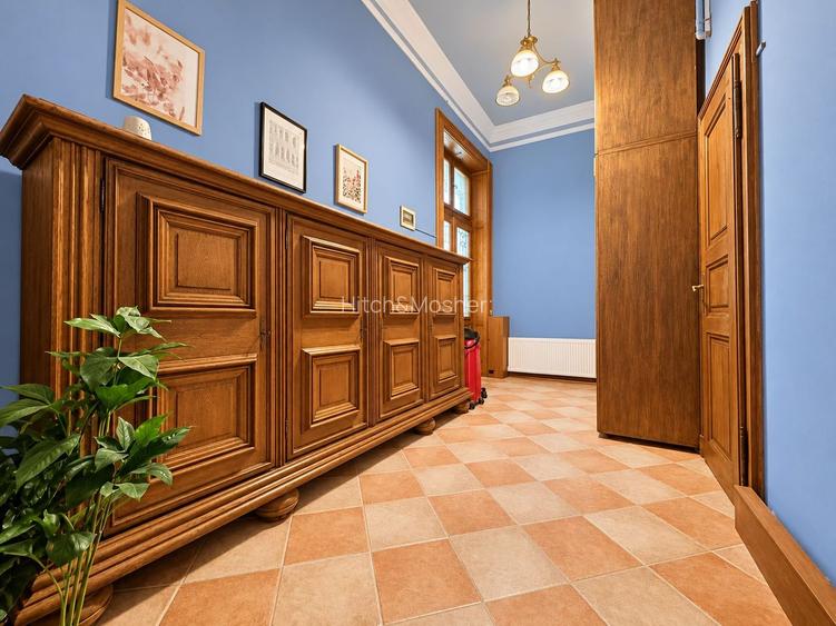 Apartament în Piața Libertății | Clădire istorică, balcon cu vedere spre piață - 19