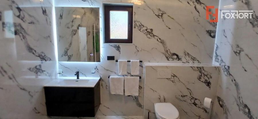Casa individuala cu 6 camere Parter + 1 Etaj in Comlosu Mare