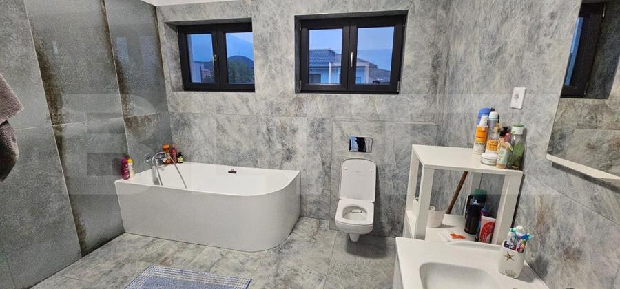 Duplex ultrafinisat în zona Dacia Service – curte 220 mp si parcare proprie
