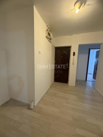 Apartament 3 camere 2 bai etaj 1/8 bloc 1981 / Liviu Rebreanu
