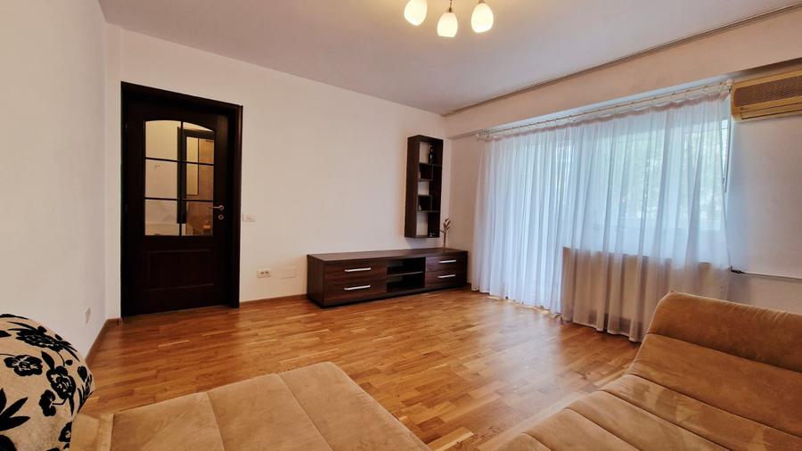 Apartament 3 camere Timpuri Noi-Sincai, etaj 2, decomandat, 2 bai, liber