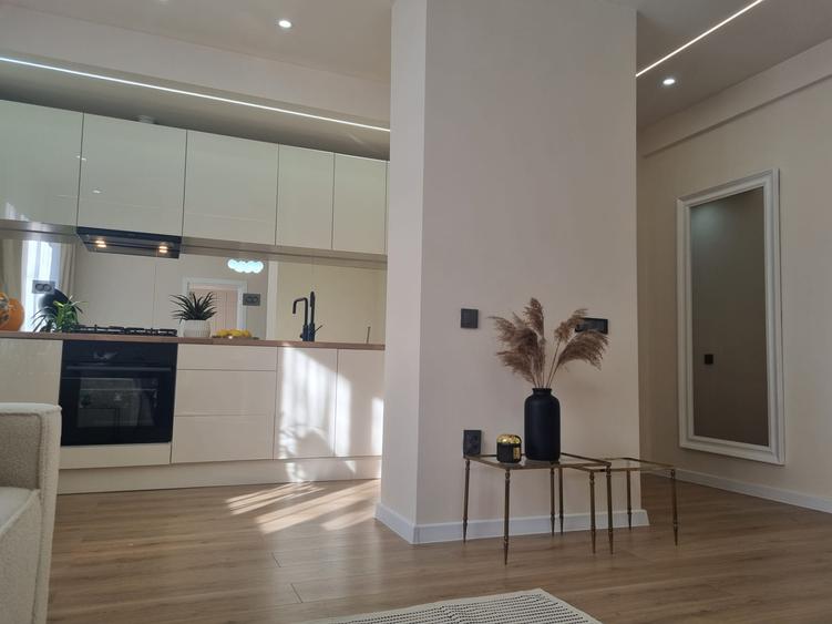 Apartament cu 2 camere,ultrafinisat ,zona centrală
