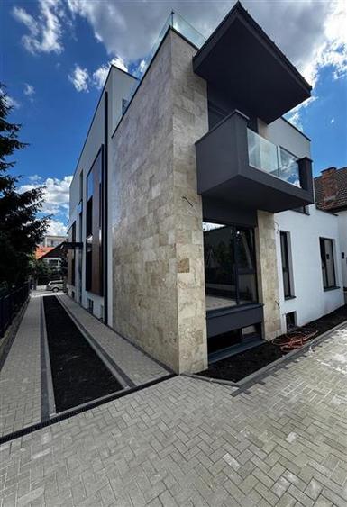 Apartament cu 4 camere, 125 mp utili, situat in cartierul Andrei Muresanu !