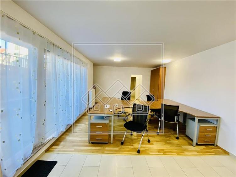 Spatiu de birouri mobilat, Complex Cibinium, zona cu vad