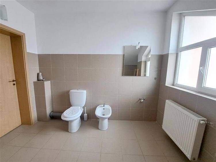 Cluj, Floresti apartament 4 camere, negociabil