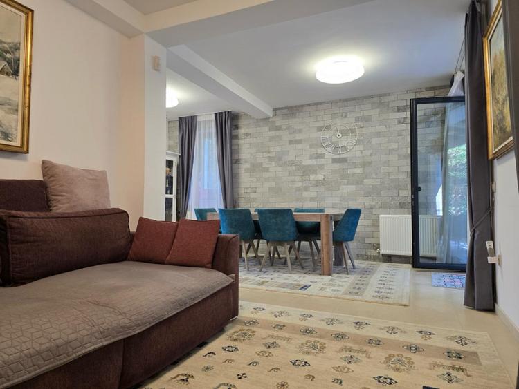 Casa cuplata moderna in zona Vivo, pe strada Crizantemelor!