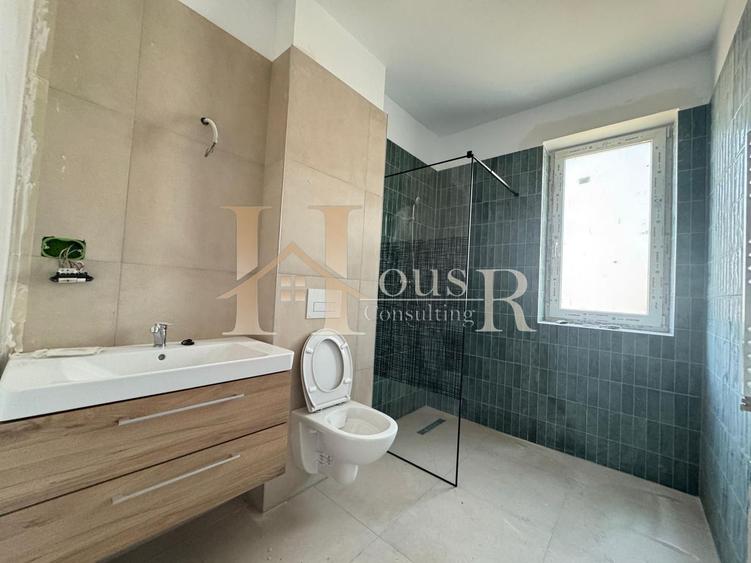 Apartament cu bucatarie inchisa la etajul 1. Decomandat !