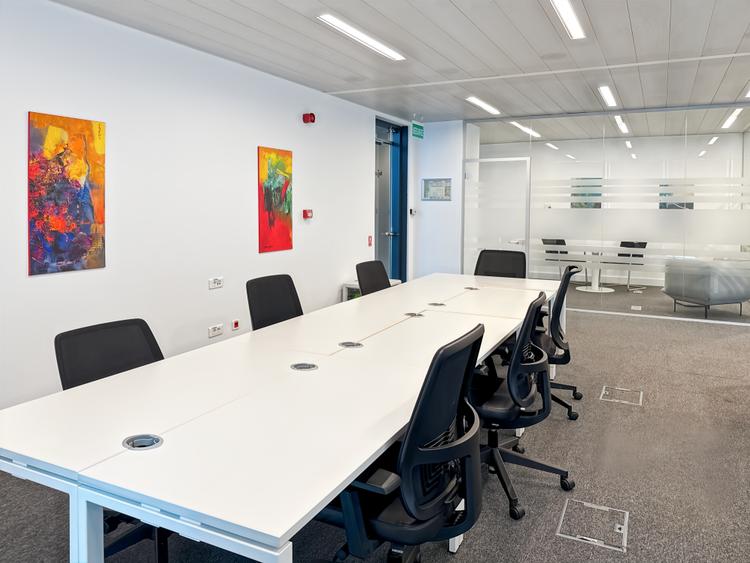 Alăturați-vă unui mediu de co-working cooperativ în Regus Hermes