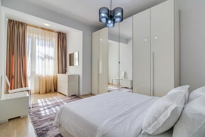 3 camere, LUMINOS, 90 mp + gradina 150 mp, View SUPERB,  Parcare!