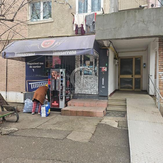 Spatiu comercial zona Sala Sporturilor Pret: 85.000 neg. COMISION 0