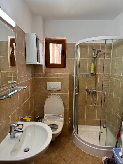 Vand apartament spatios, 2 camere in Sinaia,