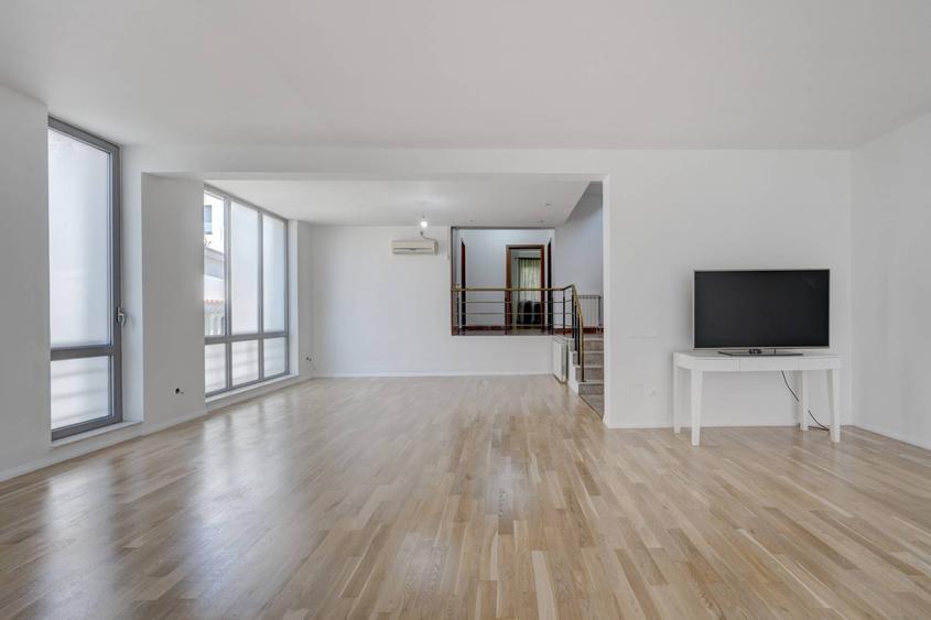Bright duplex with 67 sqm terrace/ Boutique building/ Dorobanti area