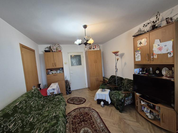 Apartament 2 camere decomandat  etaj intermediar Bld  N. Iorga