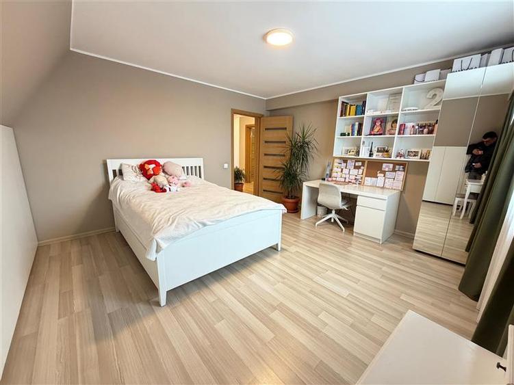 Vanzare apartament 4 camere pe 2 etaje, 3 bai, Urban Residence