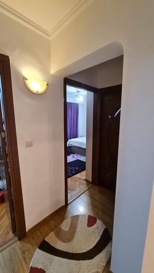 Apartament decomandat 3 camere + living de vanzare in zona Ostroveni