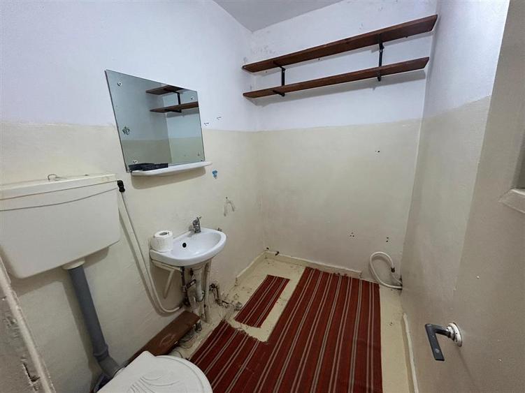 Apartament cu 4 camere de vanzare, zona liceul Pedagogic