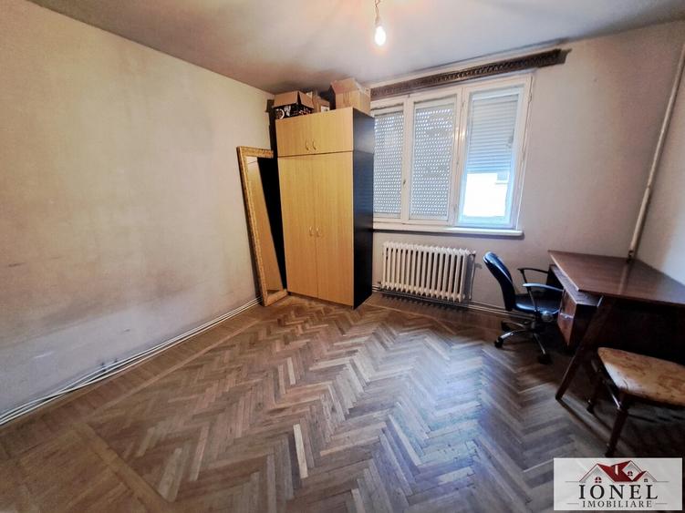 Apartament trei camere de vanzare in Cugir
