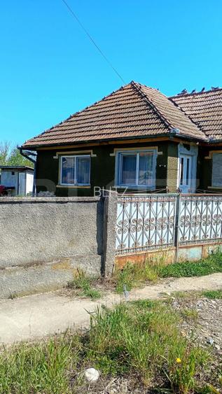 Casă cu teren generos de 1100 mp în Comuna Mică – ideală pentru investiții