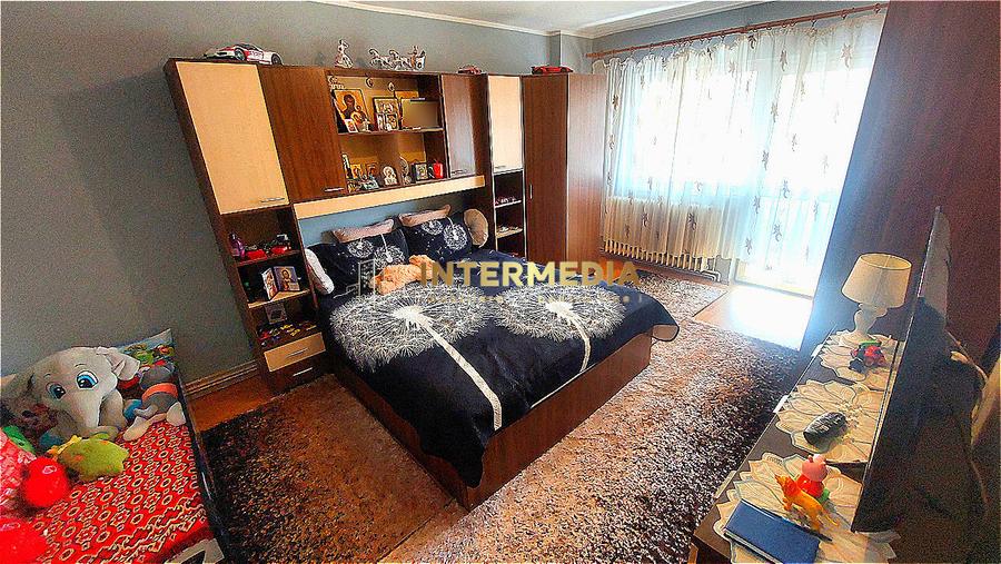 Apartament cu 4 camere decomandat Cetate-Mercur 2 bai 90 mp cu balcon si pivnita