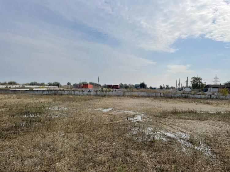 Ovidiu 6 ha teren intravilan construibil îngrădit și platforma betonata.