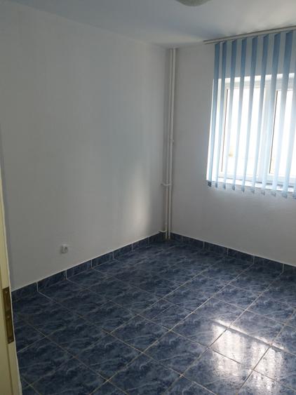 Apartament 3 camere la parter zona Est Clinic