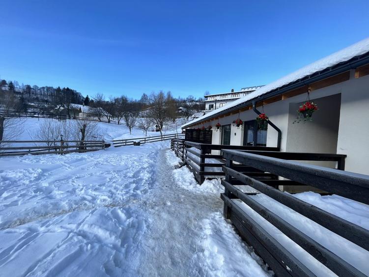 VAND COMPLEX TURISTIC IN BRAN LANGA PARTIA DE SCHI ZANOAGA