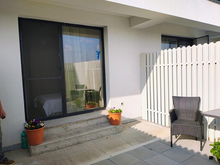 Tunari apartament elegant, parcare, curte proprie